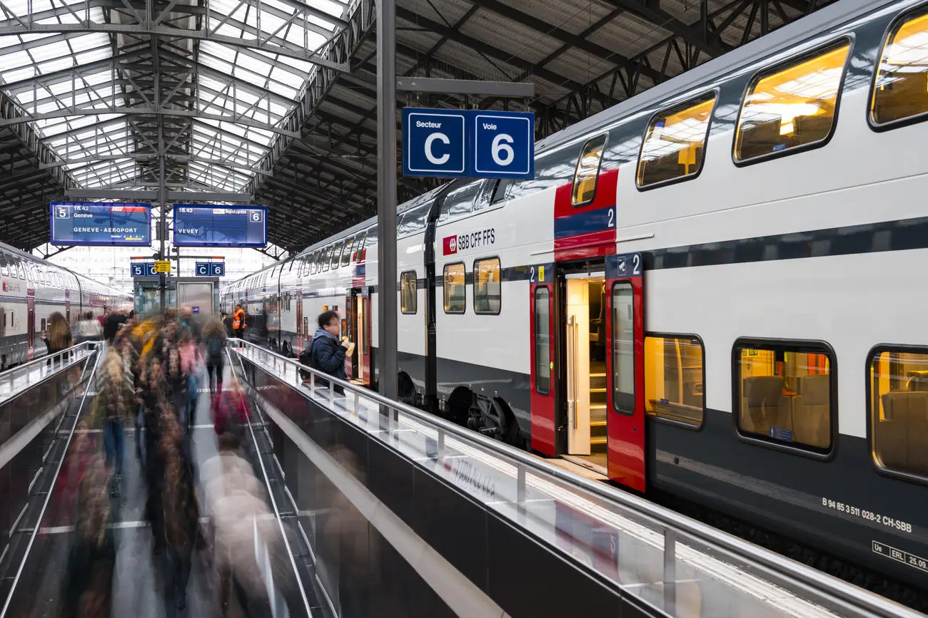 Train CFF en gare en Suisse